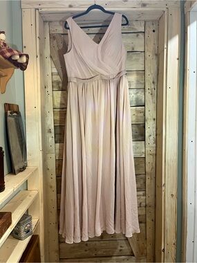Elegant V-Neck Chiffon Maxi Dress in Light Blush